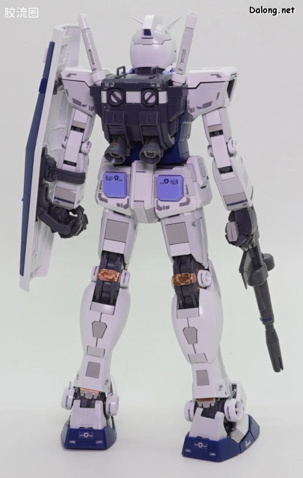 Bandai MG 1/100 RX-78-2 Gundam Ver.3.0 [Gundam Base Color]