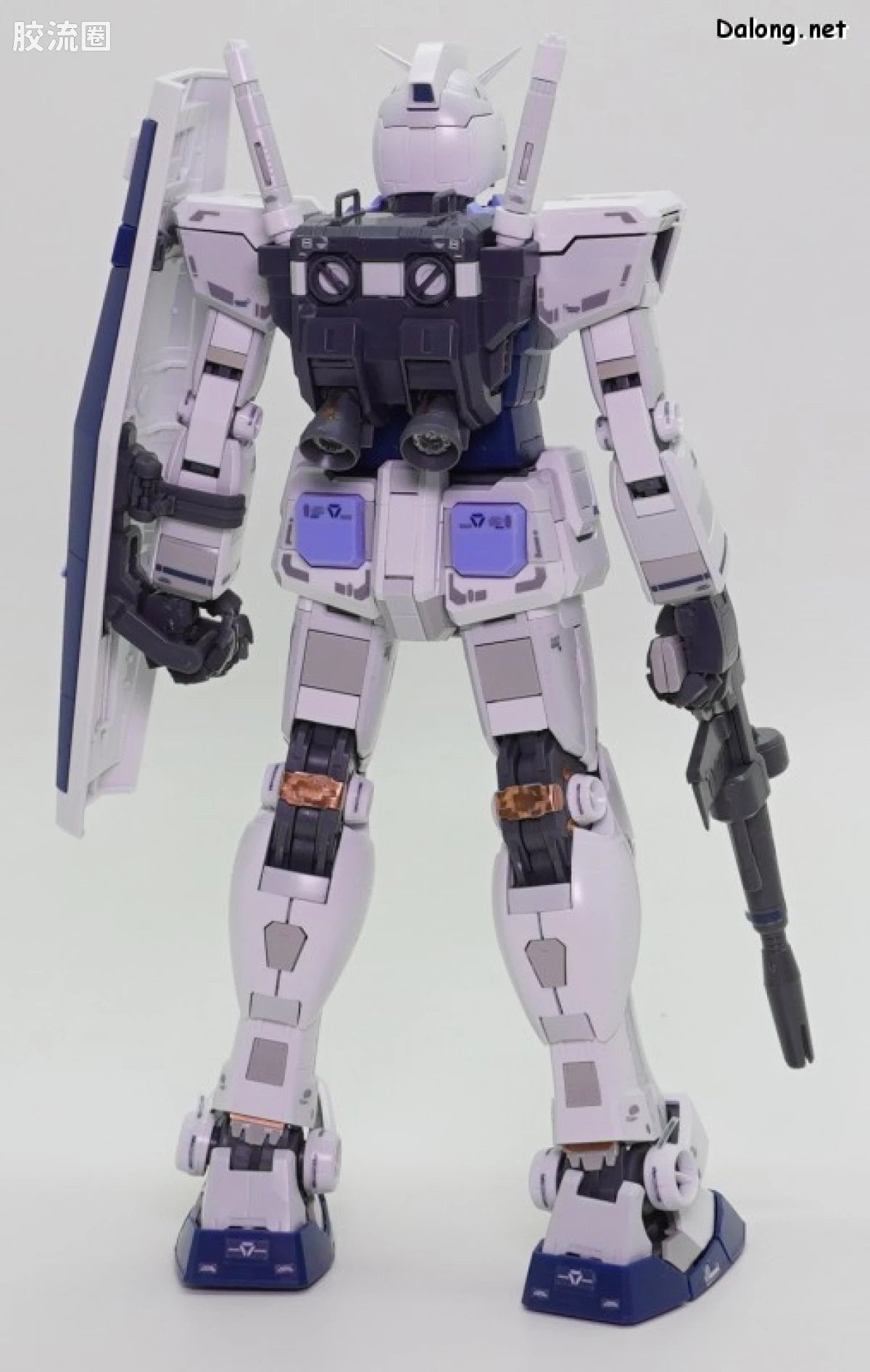 Bandai MG 1/100 RX-78-2 Gundam Ver.3.0 [Gundam Base Color]