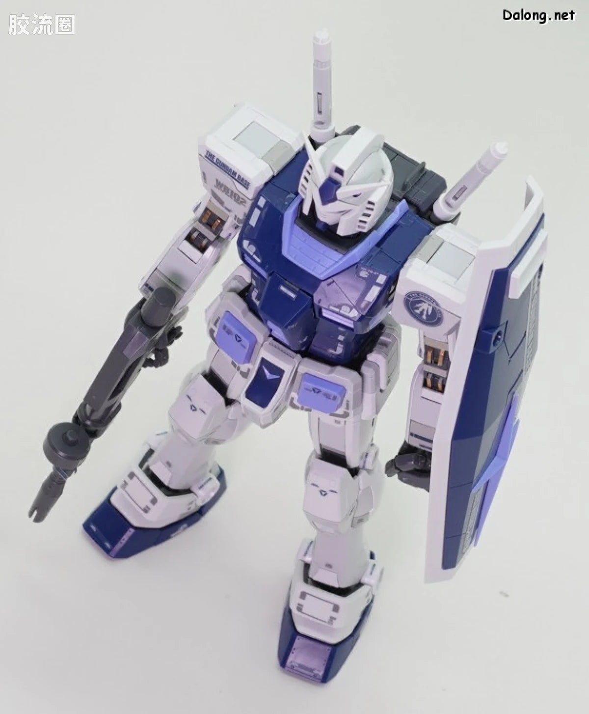 Bandai MG 1/100 RX-78-2 Gundam Ver.3.0 [Gundam Base Color]