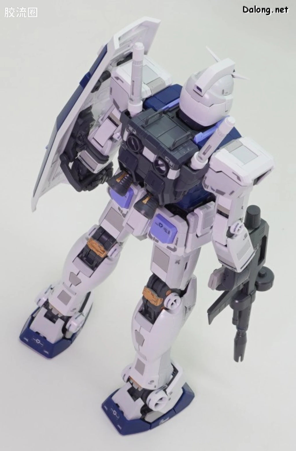 Bandai MG 1/100 RX-78-2 Gundam Ver.3.0 [Gundam Base Color]