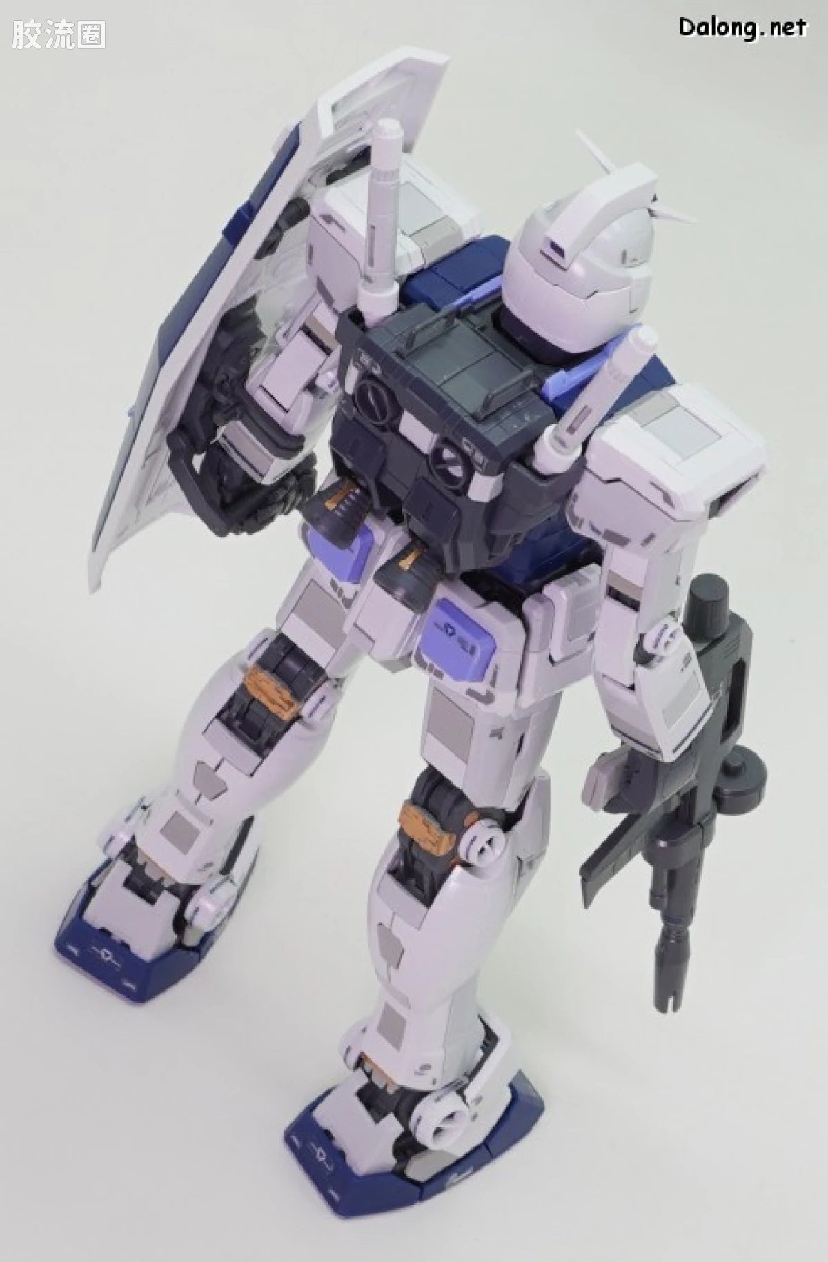 Bandai MG 1/100 RX-78-2 Gundam Ver.3.0 [Gundam Base Color]
