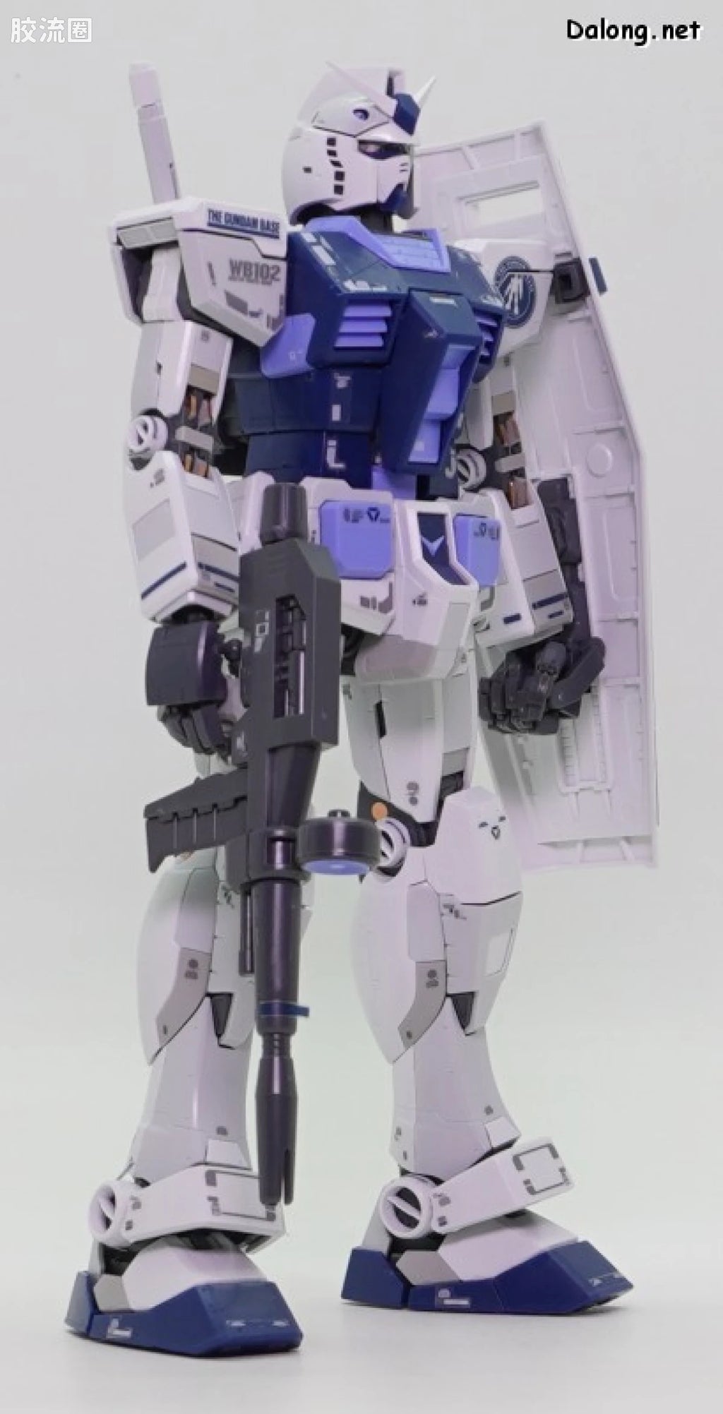 Bandai MG 1/100 RX-78-2 Gundam Ver.3.0 [Gundam Base Color]