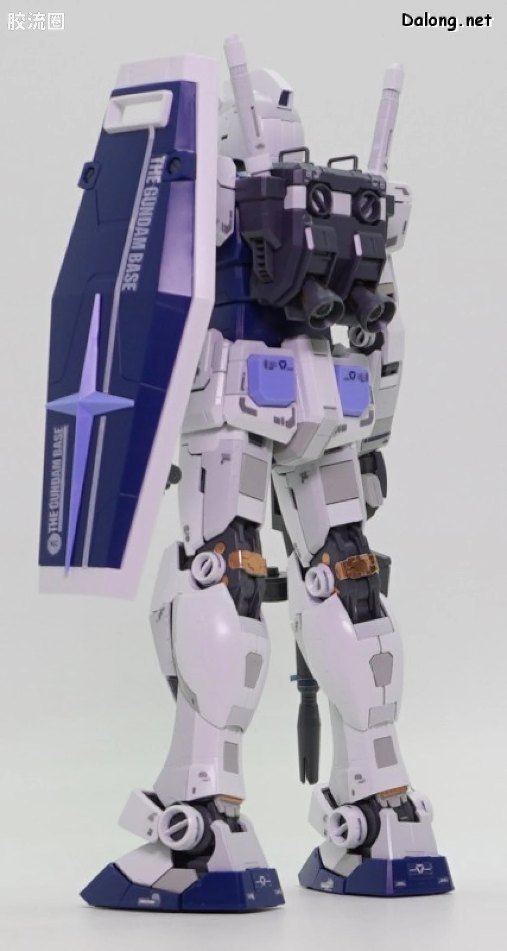 Bandai MG 1/100 RX-78-2 Gundam Ver.3.0 [Gundam Base Color]