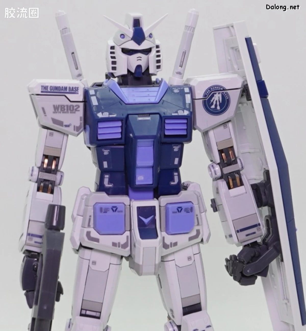 Bandai MG 1/100 RX-78-2 Gundam Ver.3.0 [Gundam Base Color]