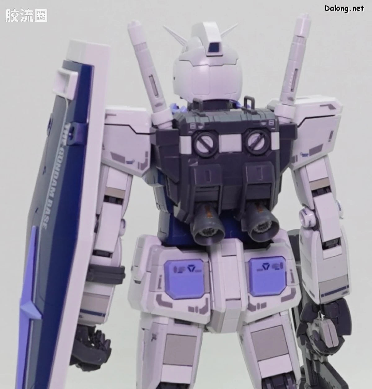 Bandai MG 1/100 RX-78-2 Gundam Ver.3.0 [Gundam Base Color]