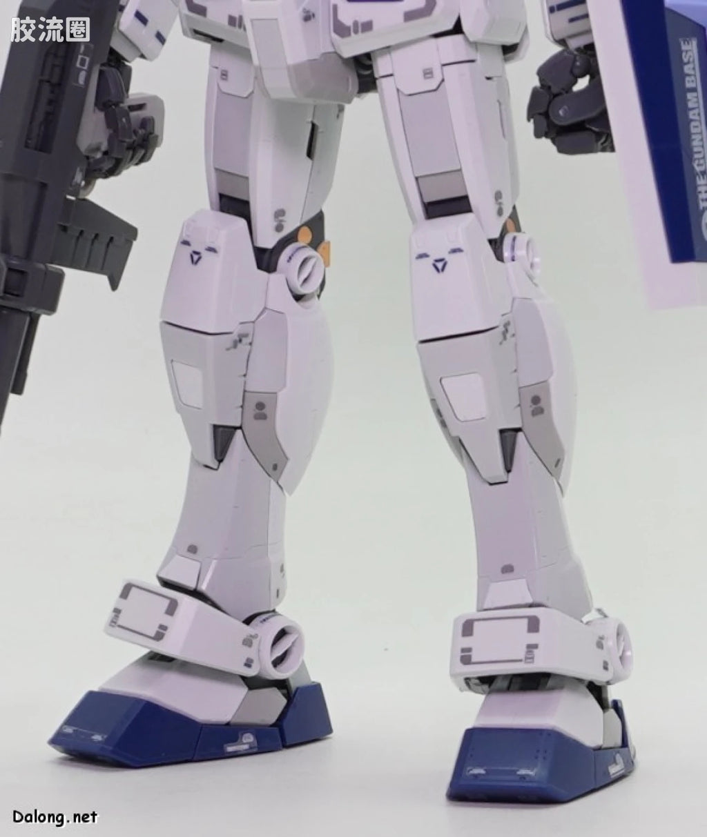 Bandai MG 1/100 RX-78-2 Gundam Ver.3.0 [Gundam Base Color]