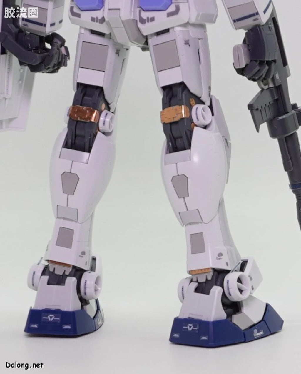 Bandai MG 1/100 RX-78-2 Gundam Ver.3.0 [Gundam Base Color]