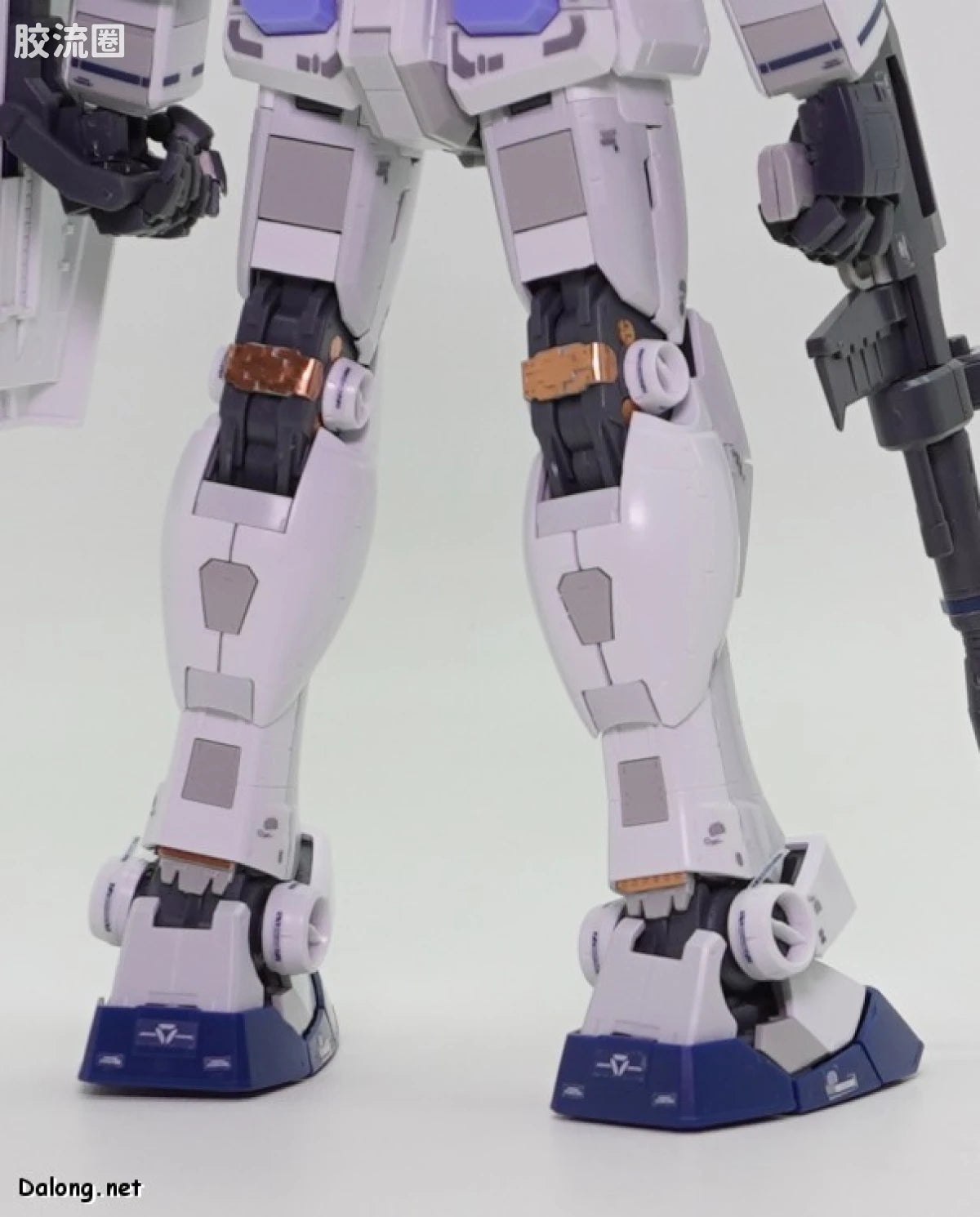 Bandai MG 1/100 RX-78-2 Gundam Ver.3.0 [Gundam Base Color]