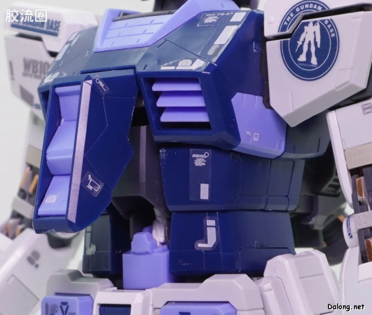 Bandai MG 1/100 RX-78-2 Gundam Ver.3.0 [Gundam Base Color]