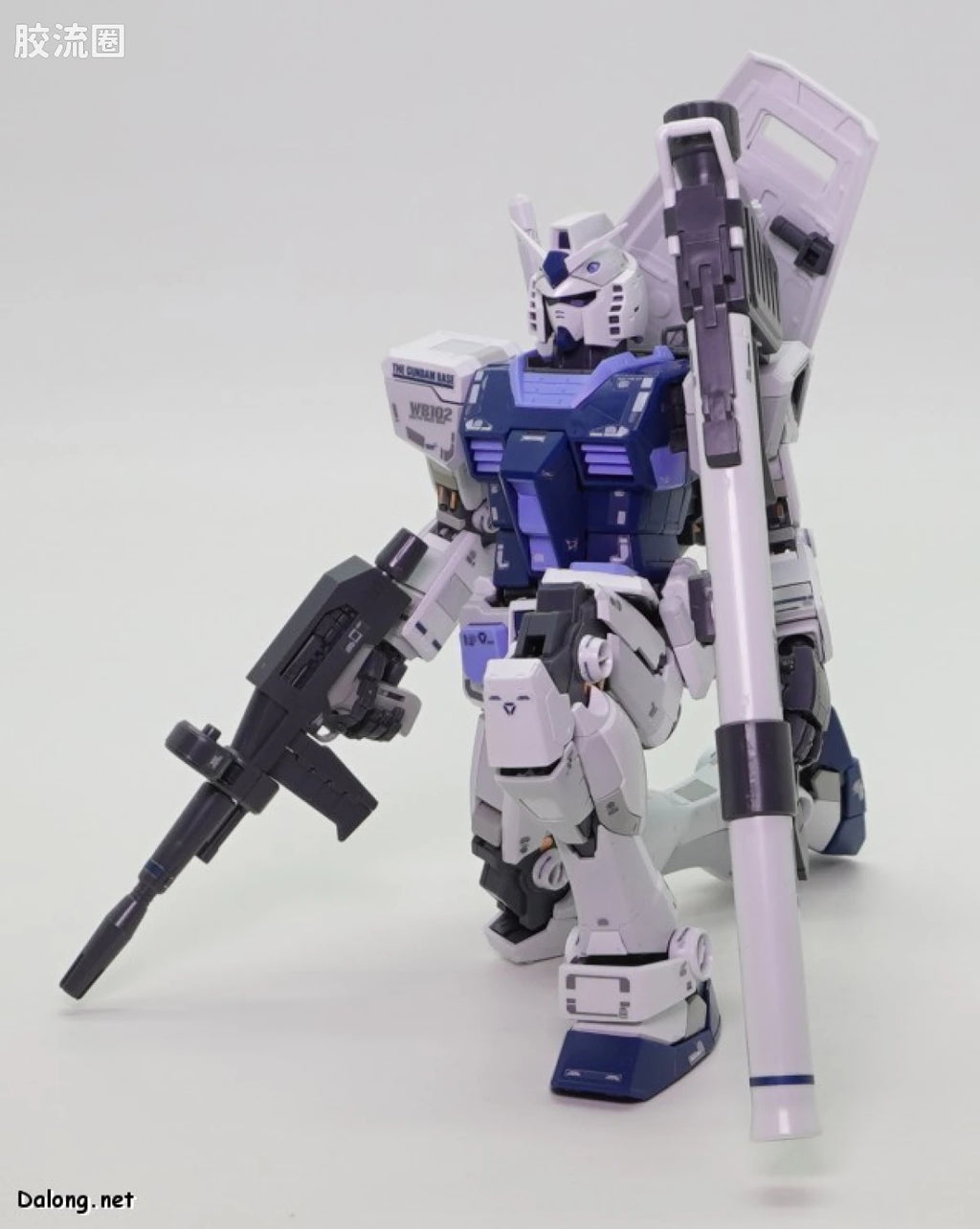 Bandai MG 1/100 RX-78-2 Gundam Ver.3.0 [Gundam Base Color]