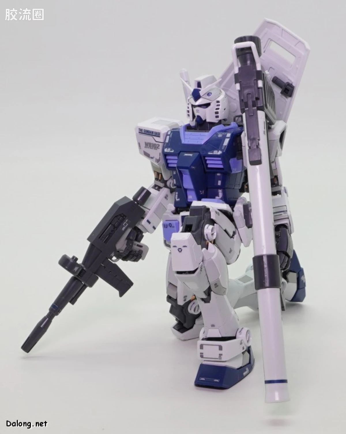 Bandai MG 1/100 RX-78-2 Gundam Ver.3.0 [Gundam Base Color]