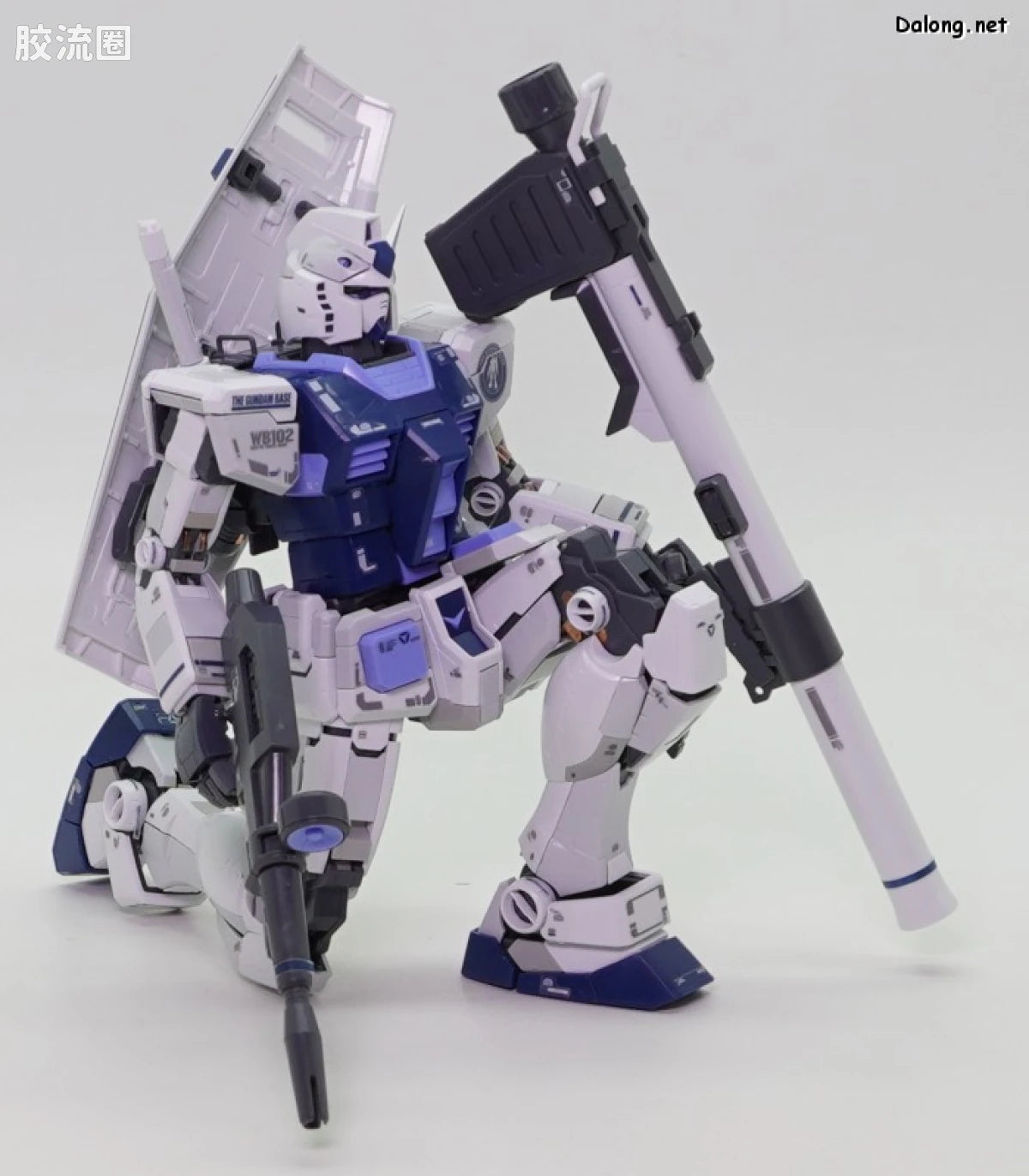 Bandai MG 1/100 RX-78-2 Gundam Ver.3.0 [Gundam Base Color]