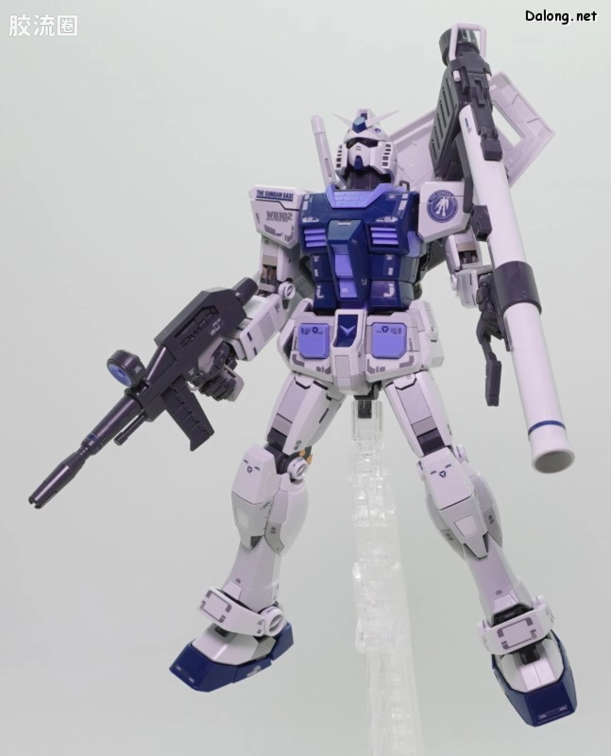 Bandai MG 1/100 RX-78-2 Gundam Ver.3.0 [Gundam Base Color]