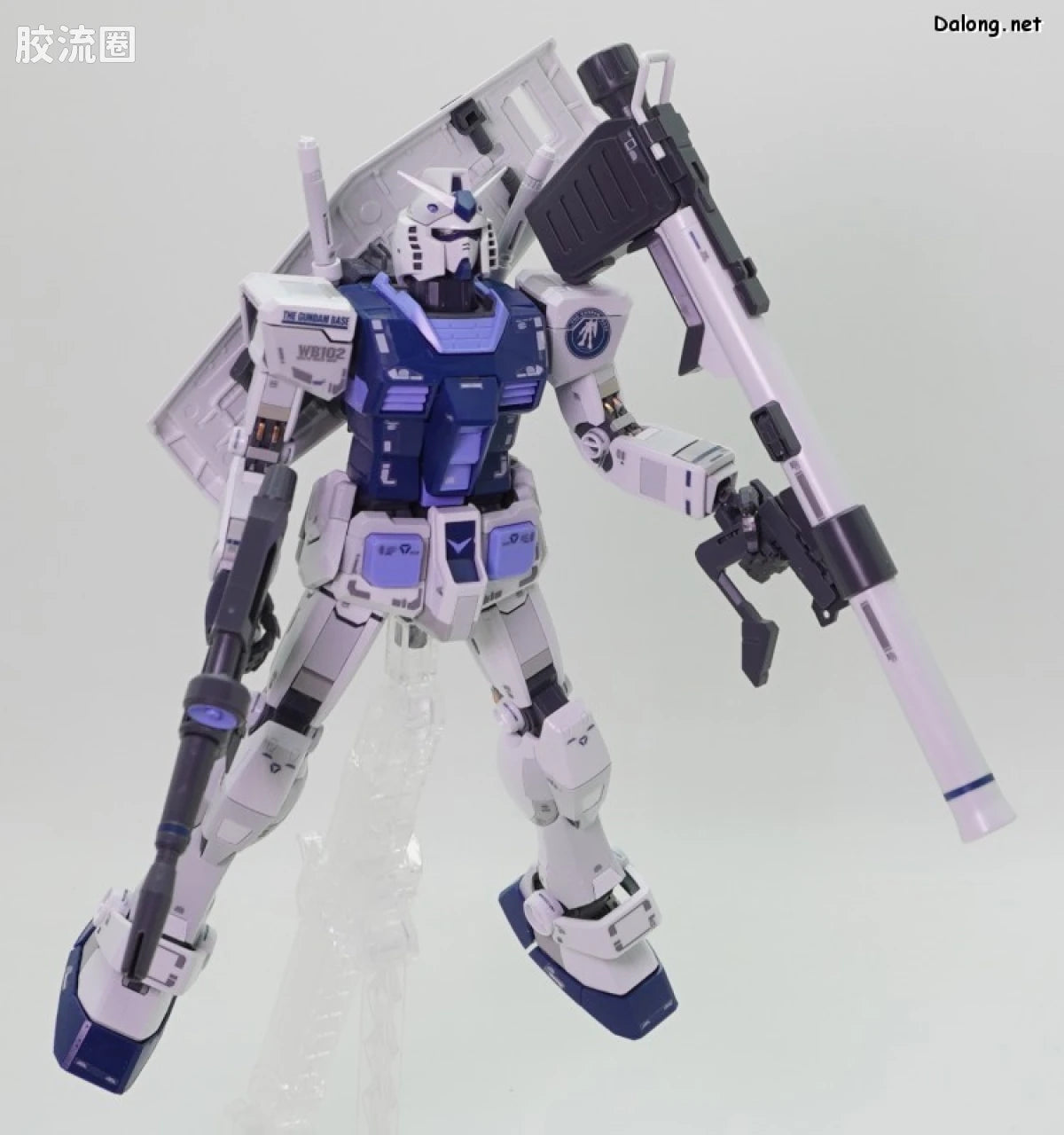 Bandai MG 1/100 RX-78-2 Gundam Ver.3.0 [Gundam Base Color]