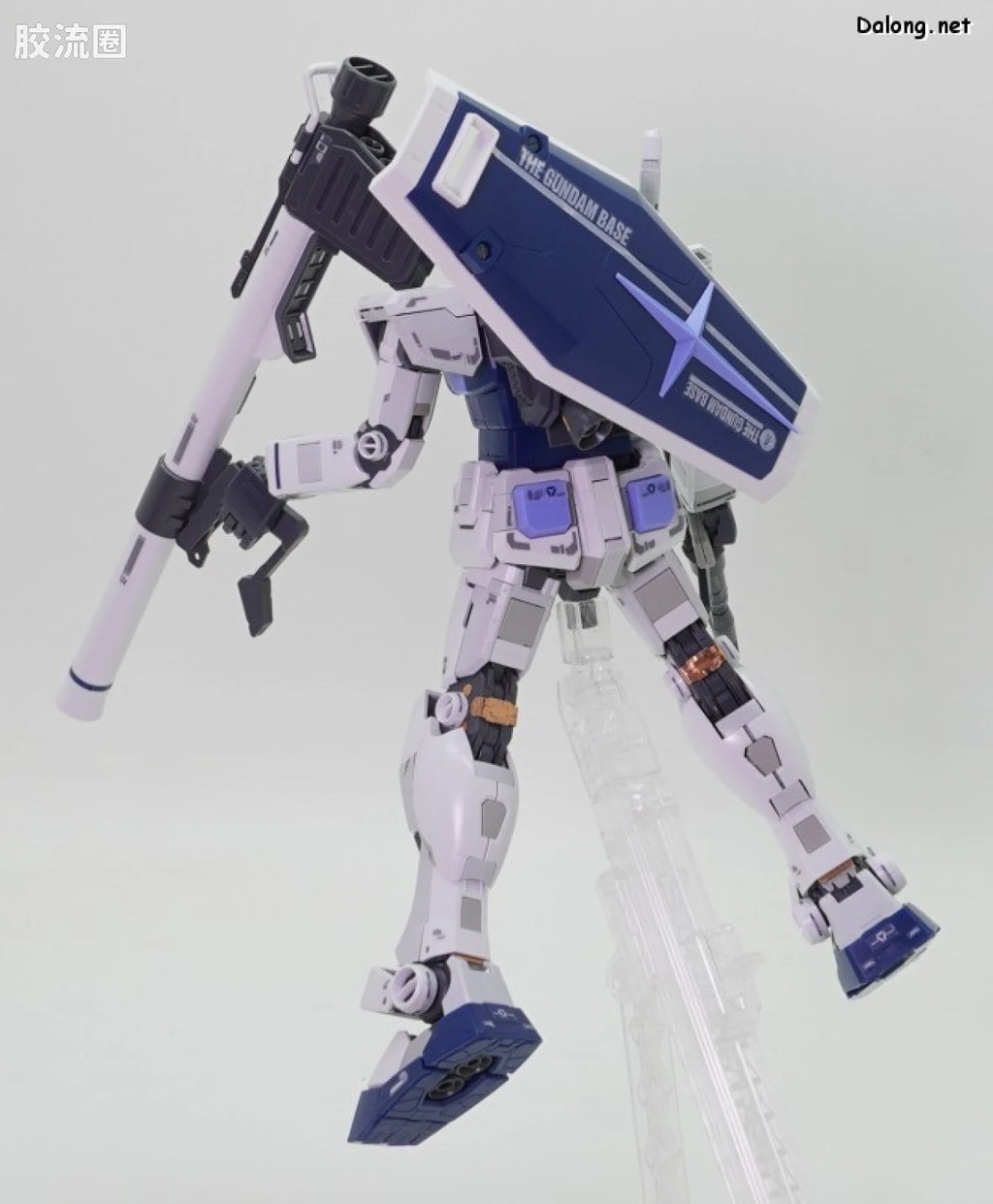 Bandai MG 1/100 RX-78-2 Gundam Ver.3.0 [Gundam Base Color]