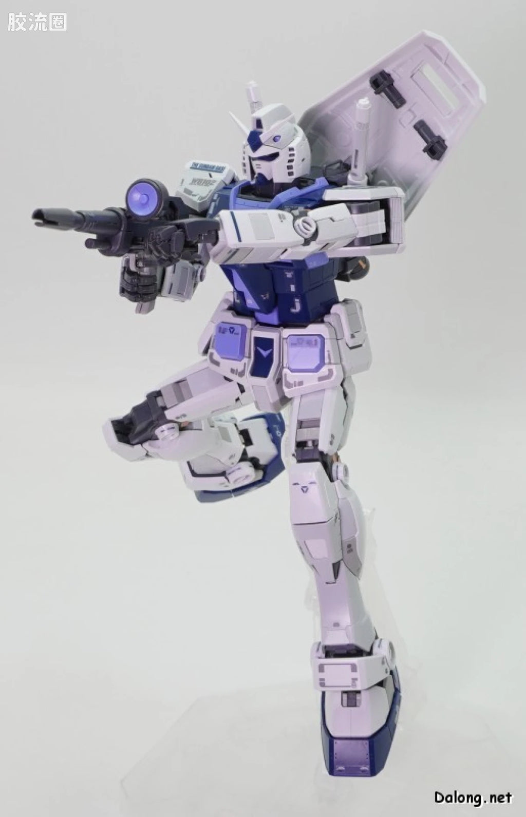 Bandai MG 1/100 RX-78-2 Gundam Ver.3.0 [Gundam Base Color]