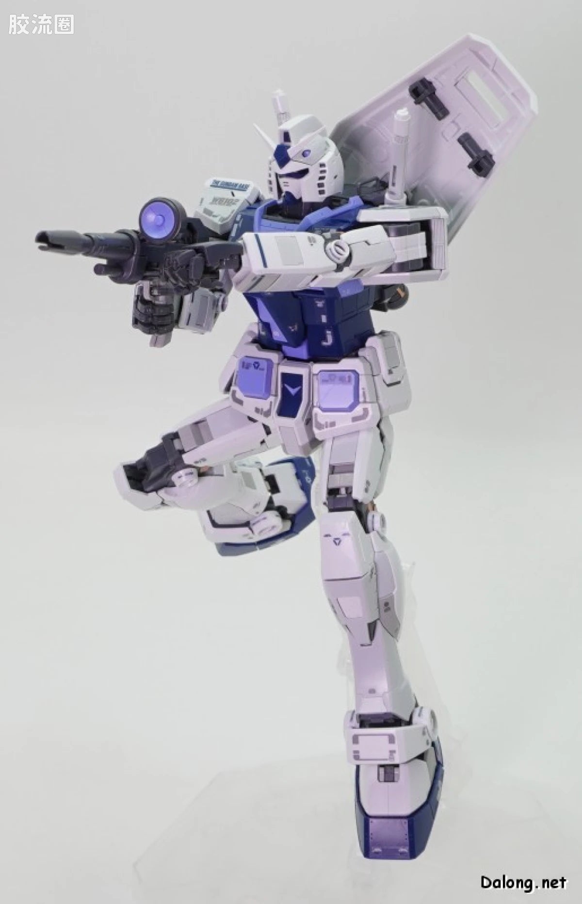 Bandai MG 1/100 RX-78-2 Gundam Ver.3.0 [Gundam Base Color]