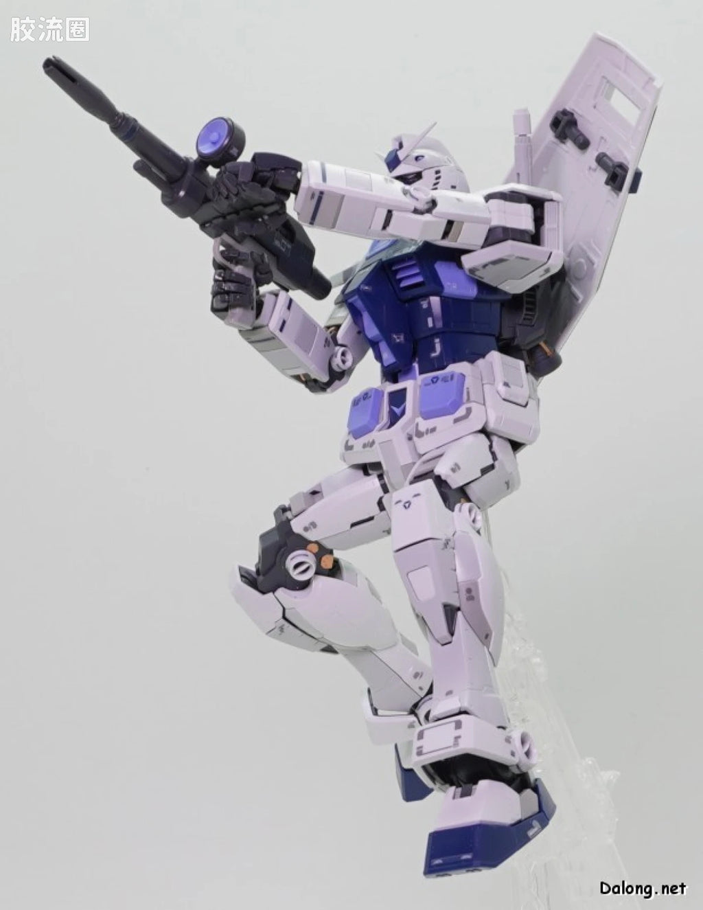 Bandai MG 1/100 RX-78-2 Gundam Ver.3.0 [Gundam Base Color]