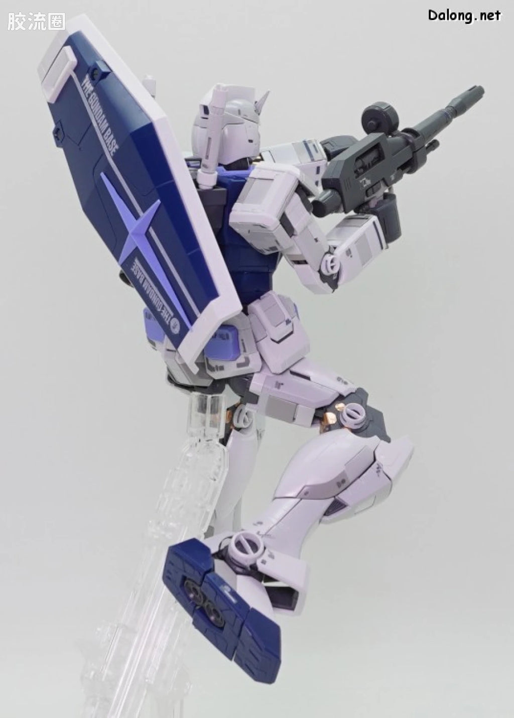 Bandai MG 1/100 RX-78-2 Gundam Ver.3.0 [Gundam Base Color]