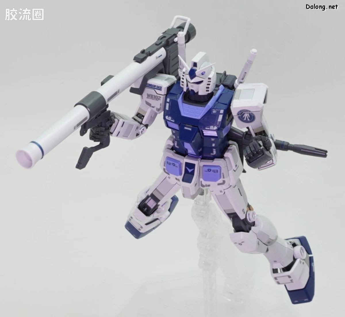 Bandai MG 1/100 RX-78-2 Gundam Ver.3.0 [Gundam Base Color]