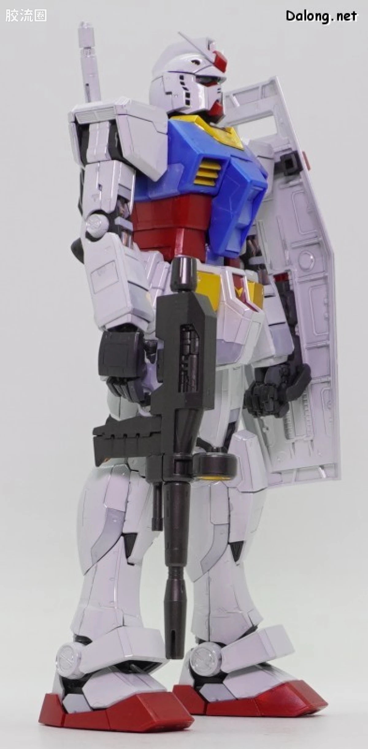 P-Bandai MG 1/100 RX-78-2 Gundam Ver.3.0 [Titanium Finish]