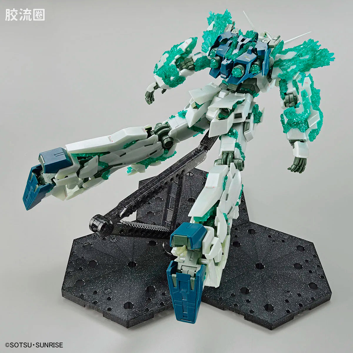 P-Bandai MG 1/100 Unicorn Gundam (Luminous Crystal Body)
