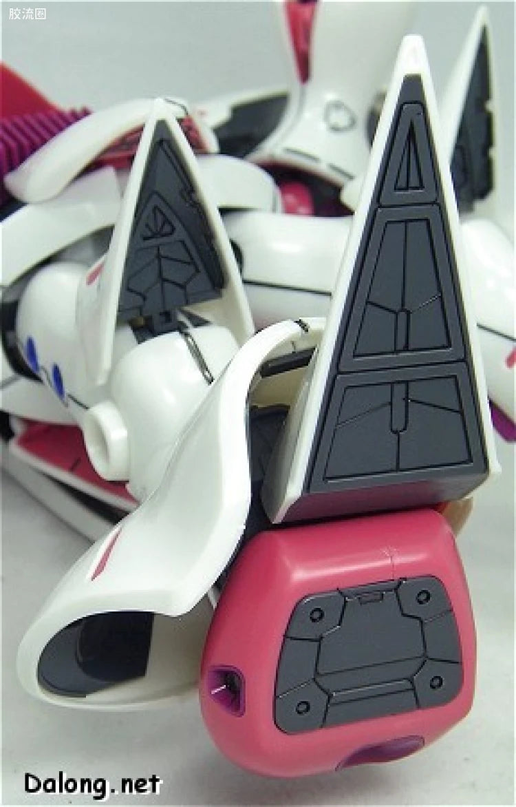 Bandai MG 1/100 AMX-004 Qubeley