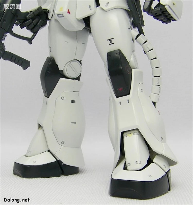MG 1/100 MS-06J Zaku II Ver.2.0 "White Ogre"