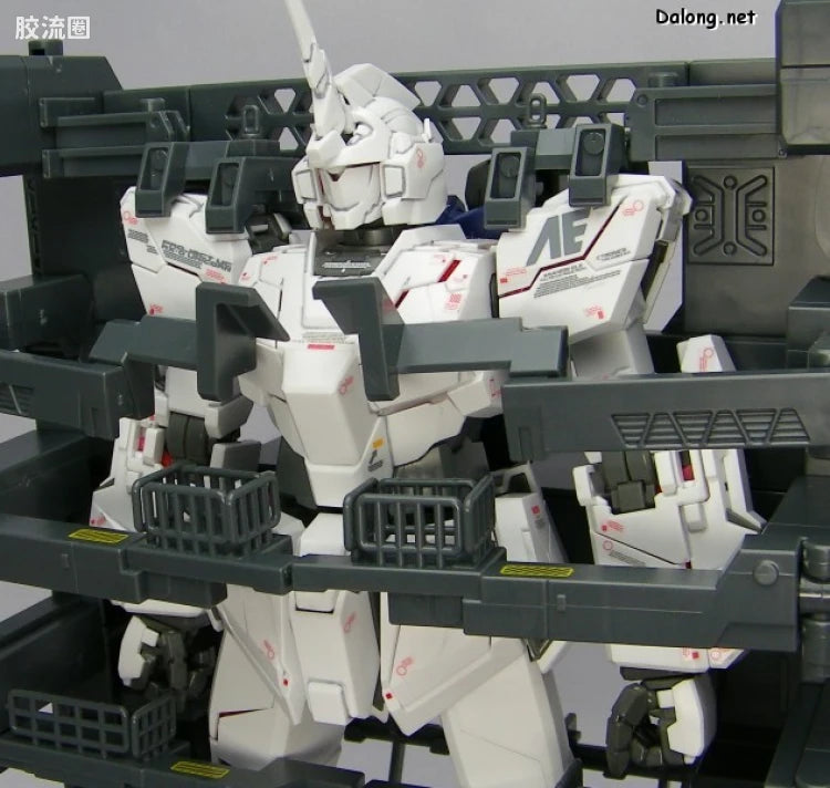 MG 1/100 Unicorn Gundam (HD Color + MS Cage)