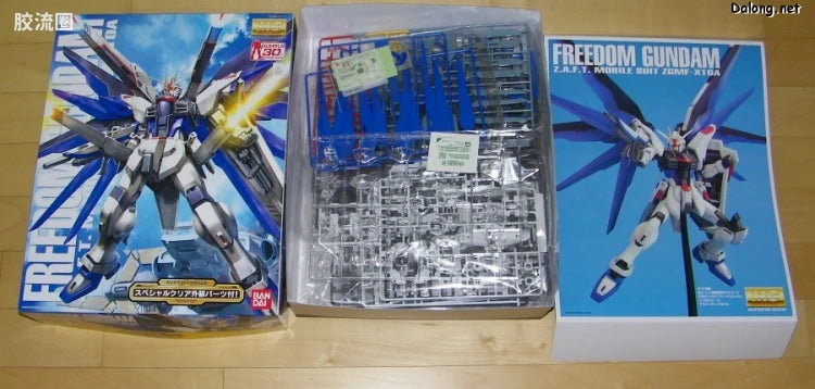 Bandai MG 1/100 ZGMF-X10A Freedom Gundam with Special Clear Armor Parts