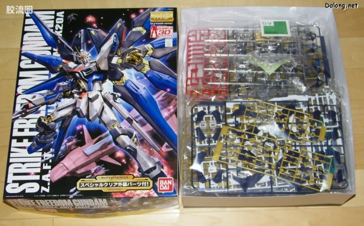 MG 1/100 Strike Freedom Gundam with Special Clear Armor Parts