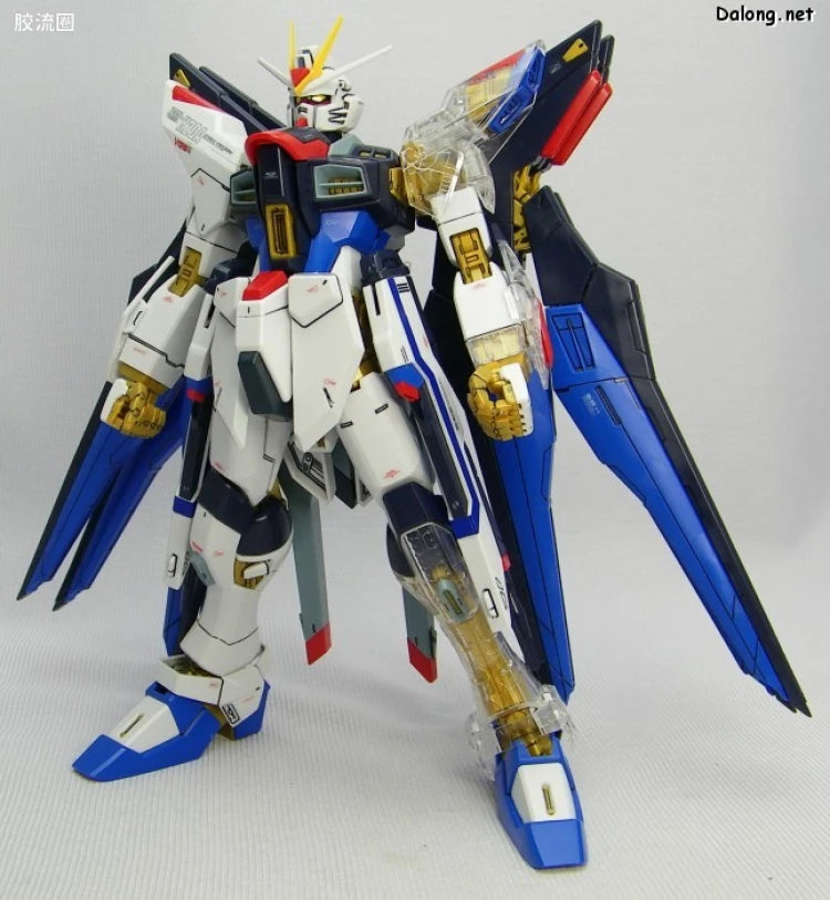 MG 1/100 Strike Freedom Gundam with Special Clear Armor Parts