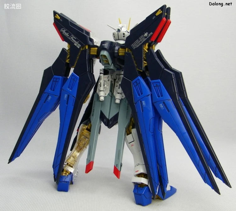 MG 1/100 Strike Freedom Gundam with Special Clear Armor Parts