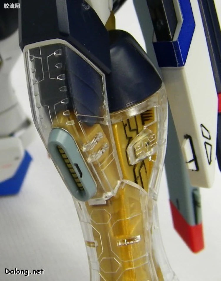 MG 1/100 Strike Freedom Gundam with Special Clear Armor Parts
