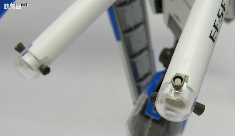 MG 1/100 Hi-Nu Gundam with Special Clear Armor Parts