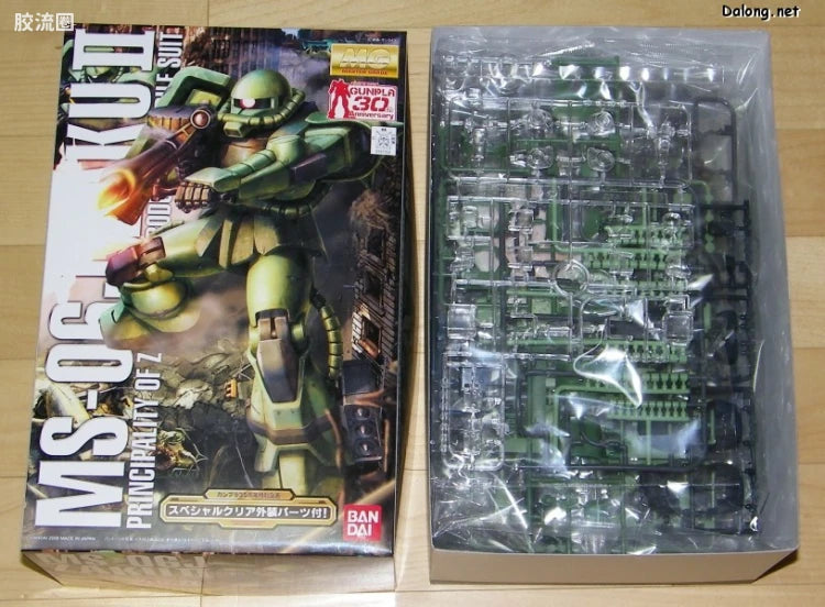 MG 1/100 MS-06J Zaku II Ver.2.0 with Special Clear Armor Parts