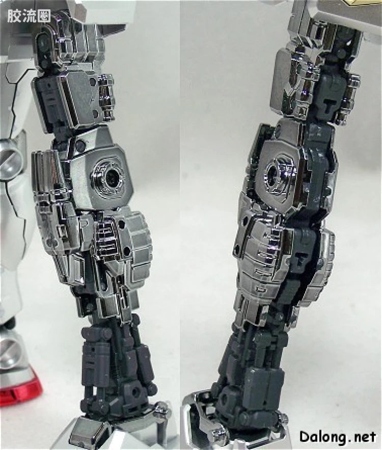 MG 1/100 RX-78-2 Gundam (Metallic Coating Version)