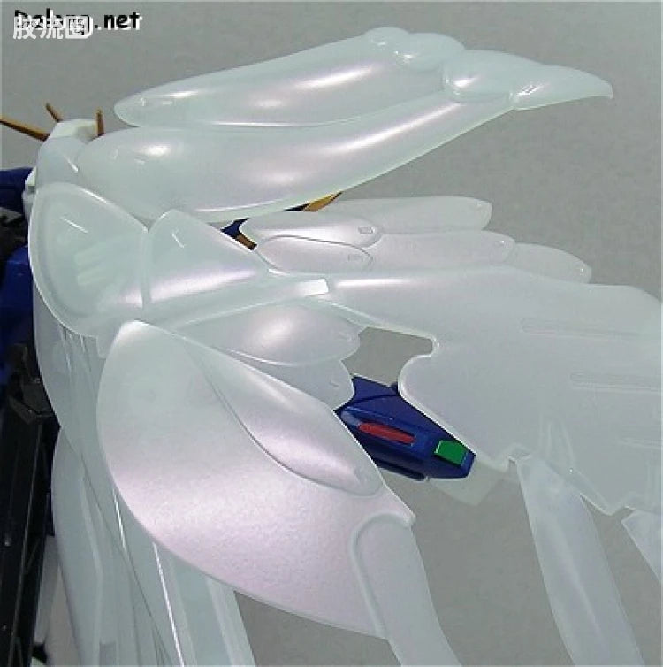 MG 1/100 Wing Gundam Zero EW (Pearl Mirror Coating Version)