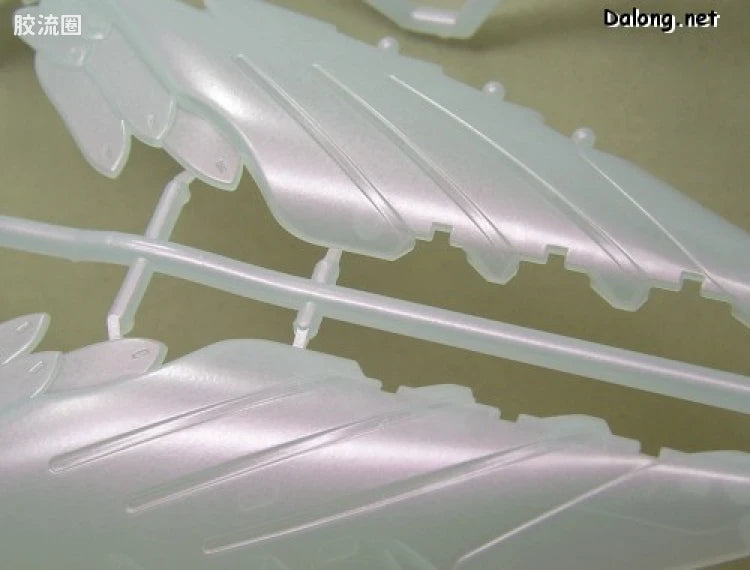 MG 1/100 Wing Gundam Zero EW (Pearl Mirror Coating Version)