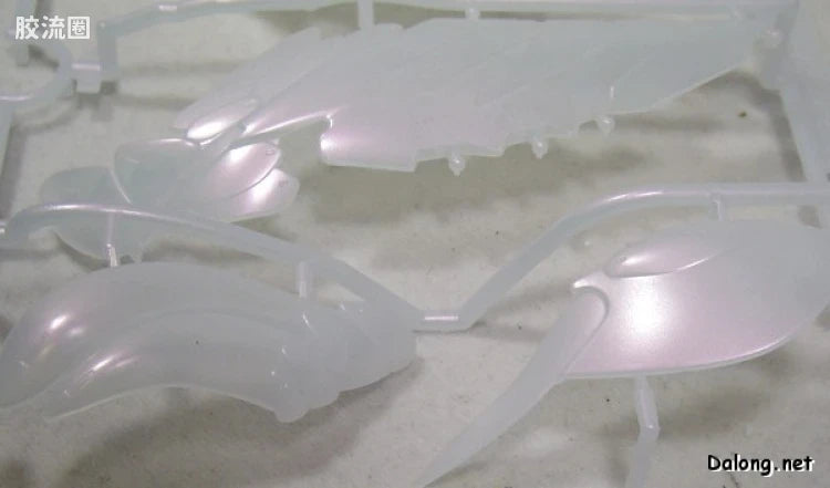 MG 1/100 Wing Gundam Zero EW (Pearl Mirror Coating Version)