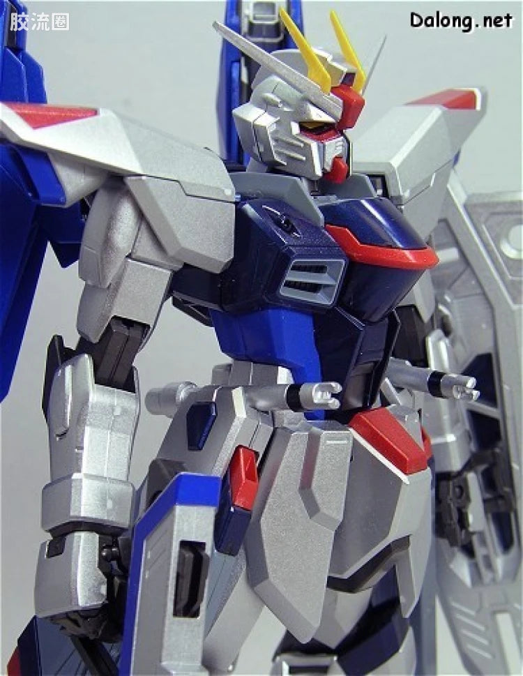 MG 1/100 Freedom Gundam (Extra Finish)