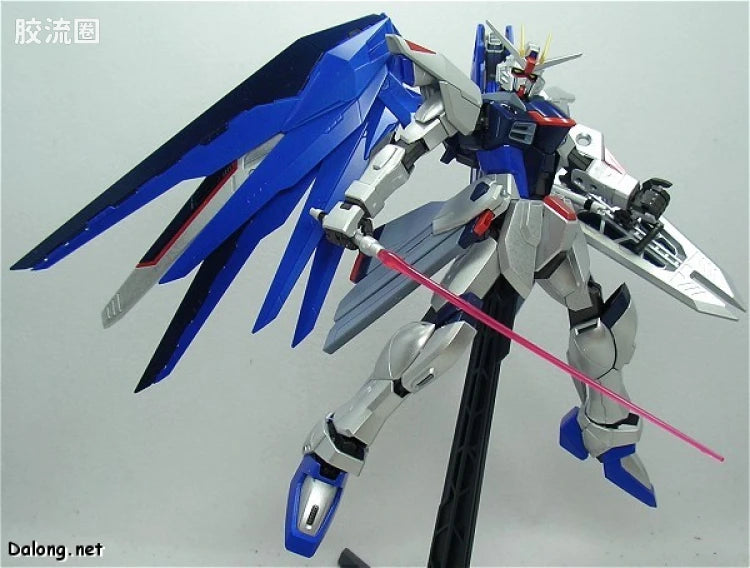 MG 1/100 Freedom Gundam (Extra Finish)