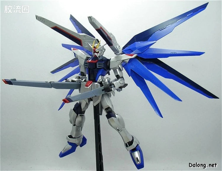MG 1/100 Freedom Gundam (Extra Finish)
