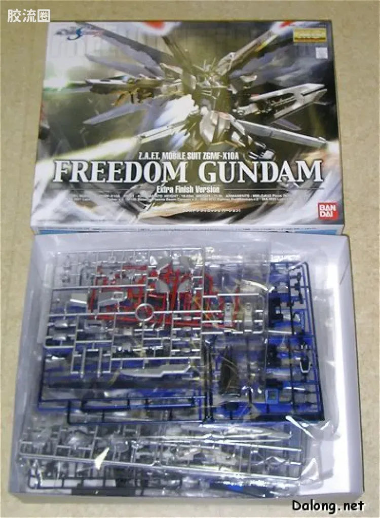 MG 1/100 Freedom Gundam (Extra Finish)