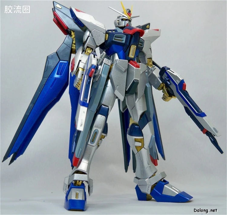 MG 1/100 Strike Freedom Gundam (Extra Finish Ver.)