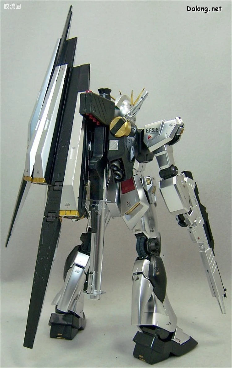 MG 1/100 Nu Gundam (Metallic Coating Ver.)