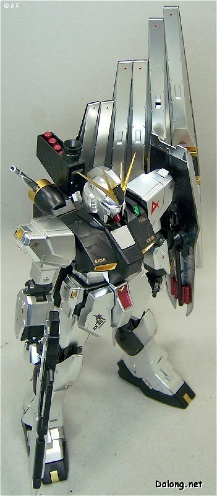 MG 1/100 Nu Gundam (Metallic Coating Ver.)