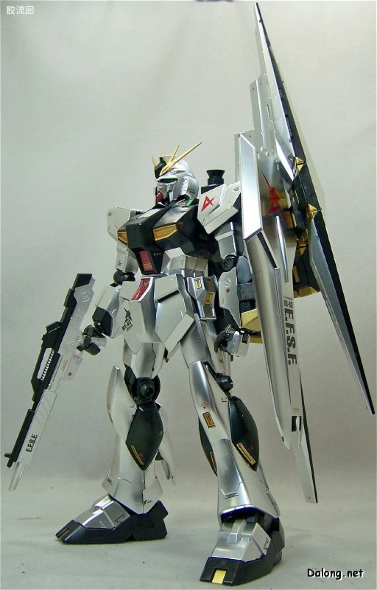 MG 1/100 Nu Gundam (Metallic Coating Ver.)