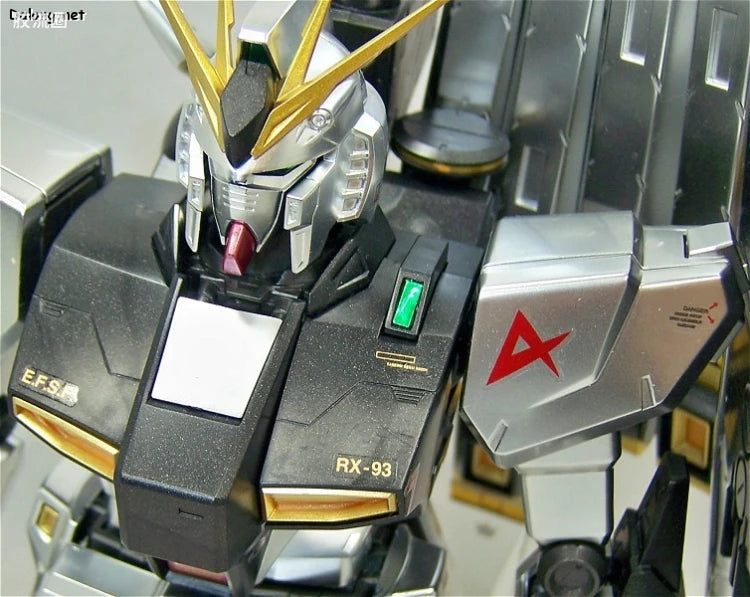 MG 1/100 Nu Gundam (Metallic Coating Ver.)