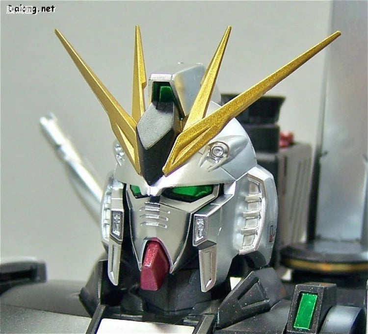 MG 1/100 Nu Gundam (Metallic Coating Ver.)
